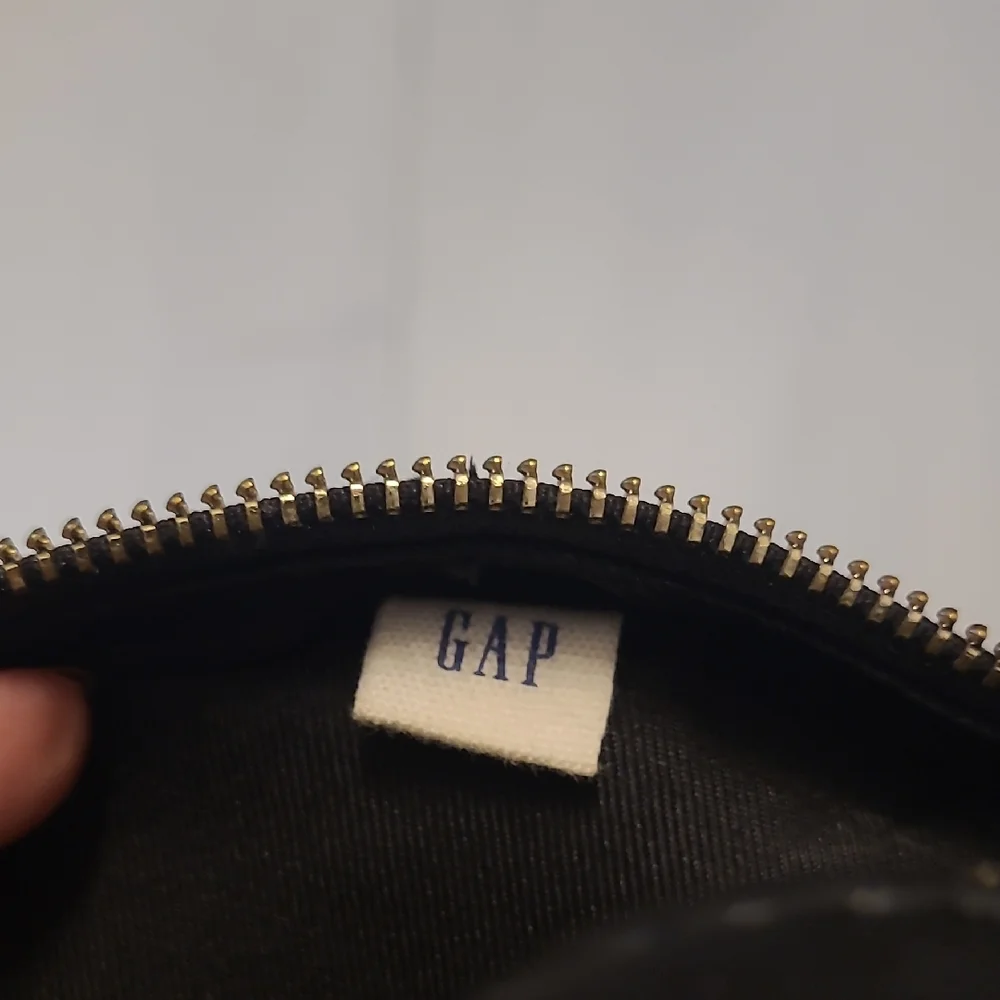 GAP Circular Crossbody Bag Shoulder Zip Around Circle Faux Leather Mini Handbag